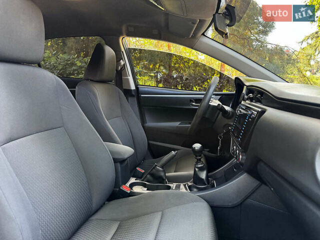 Тойота Королла 2017 в Киеве на Automoto.ua Серый Тойота Королла, объемом двигателя 1.3 л и пробегом 268 тыс. км за 11490 $, фото 27 на Automoto.ua