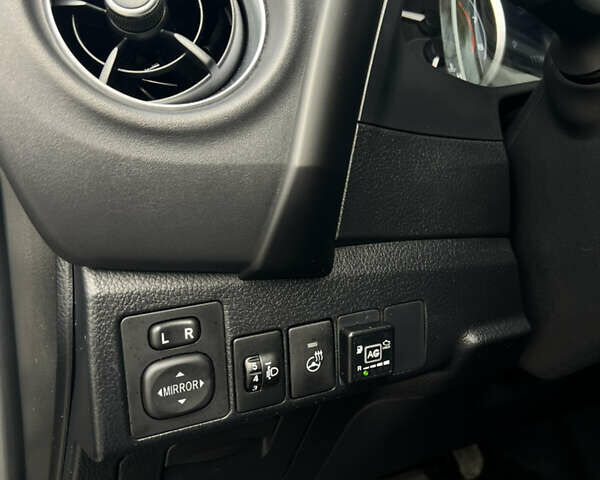 Тойота Королла 2017 в Каменце-Подольском на Automoto.ua Серый Тойота Королла, объемом двигателя 1.6 л и пробегом 112 тыс. км за 14800 $, фото 22 на Automoto.ua