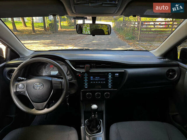 Тойота Королла 2017 в Киеве на Automoto.ua Серый Тойота Королла, объемом двигателя 1.3 л и пробегом 268 тыс. км за 11490 $, фото 22 на Automoto.ua