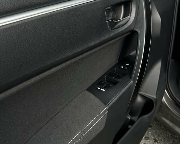 Тойота Королла 2017 в Каменце-Подольском на Automoto.ua Серый Тойота Королла, объемом двигателя 1.6 л и пробегом 112 тыс. км за 14800 $, фото 13 на Automoto.ua