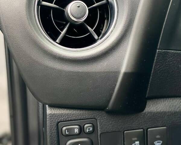 Серый Тойота Королла, объемом двигателя 1.6 л и пробегом 96 тыс. км за 14790 $, фото 26 на Automoto.ua