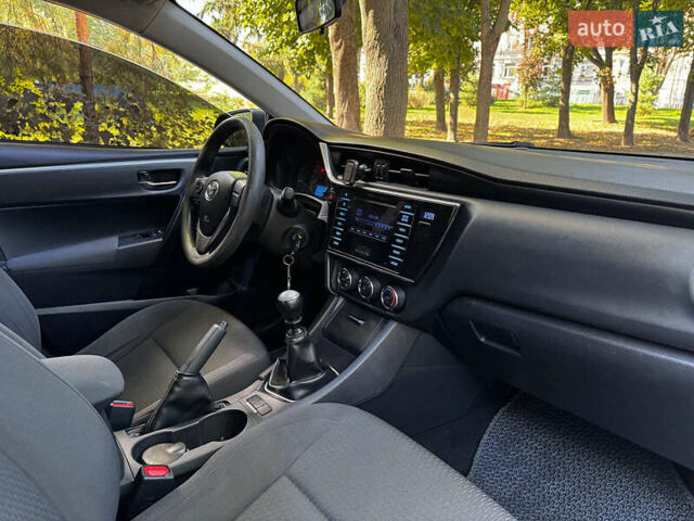 Тойота Королла 2017 в Киеве на Automoto.ua Серый Тойота Королла, объемом двигателя 1.3 л и пробегом 268 тыс. км за 11490 $, фото 26 на Automoto.ua