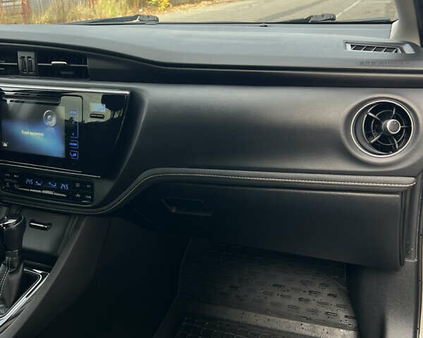 Тойота Королла 2017 в Каменце-Подольском на Automoto.ua Серый Тойота Королла, объемом двигателя 1.6 л и пробегом 112 тыс. км за 14800 $, фото 11 на Automoto.ua