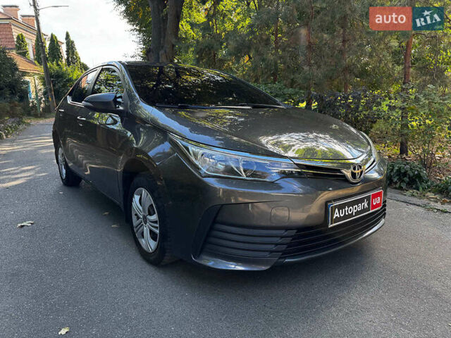 Тойота Королла 2017 в Киеве на Automoto.ua Серый Тойота Королла, объемом двигателя 1.3 л и пробегом 268 тыс. км за 11490 $, фото 1 на Automoto.ua