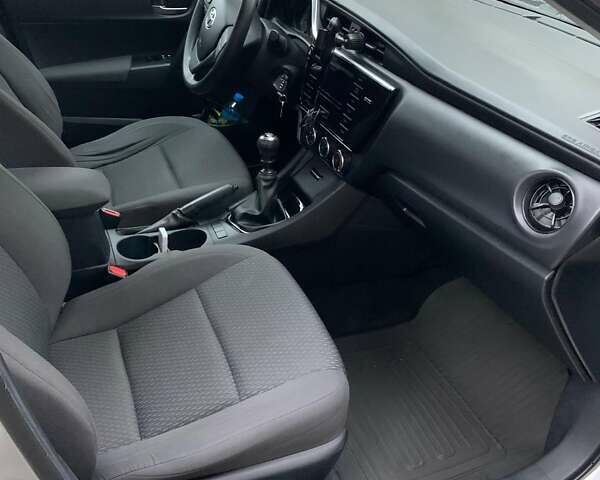 Серый Тойота Королла, объемом двигателя 1.3 л и пробегом 135 тыс. км за 10100 $, фото 11 на Automoto.ua