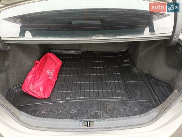 Серый Тойота Королла, объемом двигателя 1.33 л и пробегом 65 тыс. км за 12800 $, фото 10 на Automoto.ua
