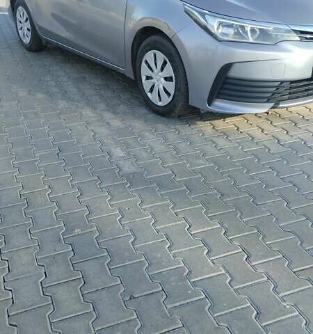 Серый Тойота Королла, объемом двигателя 1.33 л и пробегом 185 тыс. км за 13700 $, фото 2 на Automoto.ua