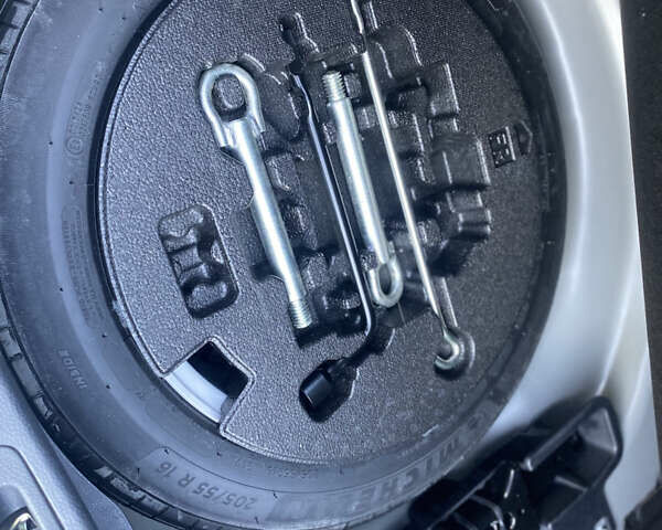 Сірий Тойота Королла, об'ємом двигуна 1.6 л та пробігом 29 тис. км за 19499 $, фото 14 на Automoto.ua