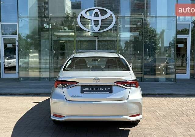 Сірий Тойота Королла, об'ємом двигуна 1.6 л та пробігом 6 тис. км за 27568 $, фото 3 на Automoto.ua