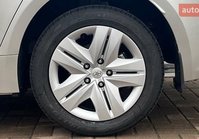 Серый Тойота Королла, объемом двигателя 1.6 л и пробегом 2 тыс. км за 26134 $, фото 14 на Automoto.ua