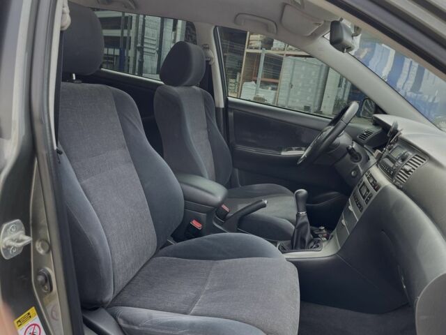 Сірий Тойота Королла, об'ємом двигуна 1.4 л та пробігом 210 тис. км за 5500 $, фото 17 на Automoto.ua