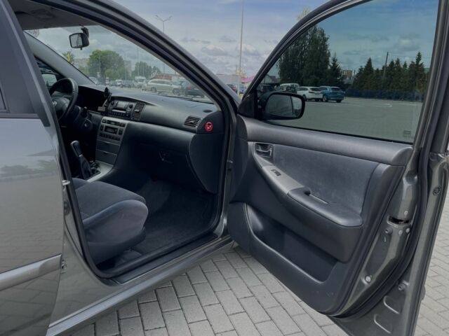 Сірий Тойота Королла, об'ємом двигуна 1.4 л та пробігом 210 тис. км за 5500 $, фото 16 на Automoto.ua