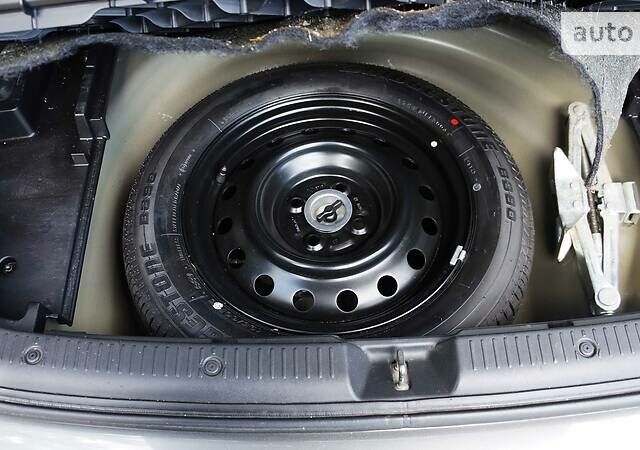 Серый Тойота Королла, объемом двигателя 1.4 л и пробегом 355 тыс. км за 6000 $, фото 14 на Automoto.ua