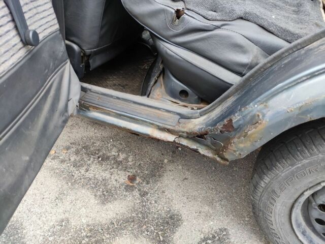 Серый Тойота Королла, объемом двигателя 1.3 л и пробегом 300 тыс. км за 238 $, фото 7 на Automoto.ua