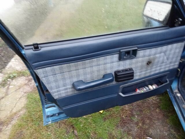 Синий Тойота Королла, объемом двигателя 1.3 л и пробегом 280 тыс. км за 1001 $, фото 6 на Automoto.ua