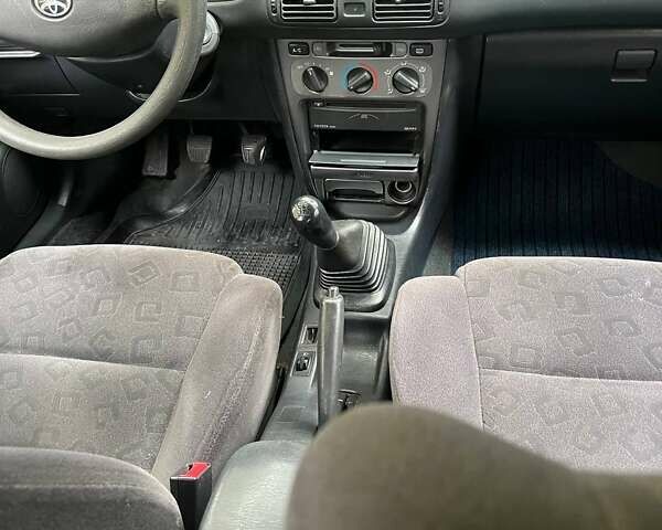 Синій Тойота Королла, об'ємом двигуна 1.4 л та пробігом 395 тис. км за 3100 $, фото 12 на Automoto.ua