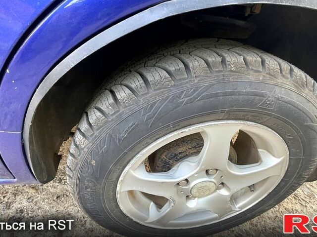 Синий Тойота Королла, объемом двигателя 1.3 л и пробегом 250 тыс. км за 1750 $, фото 4 на Automoto.ua