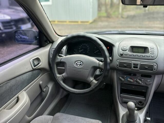 Синий Тойота Королла, объемом двигателя 1.4 л и пробегом 300 тыс. км за 1999 $, фото 5 на Automoto.ua