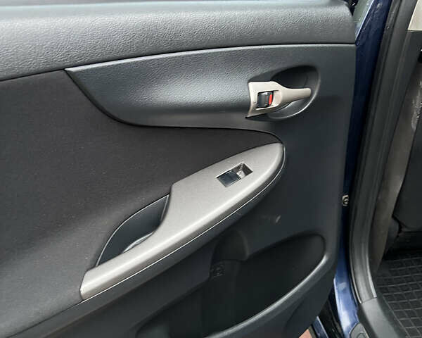 Синій Тойота Королла, об'ємом двигуна 1.6 л та пробігом 304 тис. км за 6500 $, фото 21 на Automoto.ua