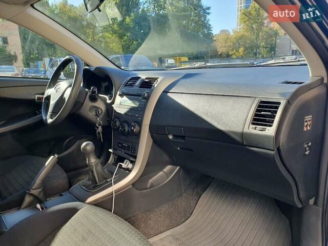 Синій Тойота Королла, об'ємом двигуна 1.6 л та пробігом 99 тис. км за 6999 $, фото 16 на Automoto.ua
