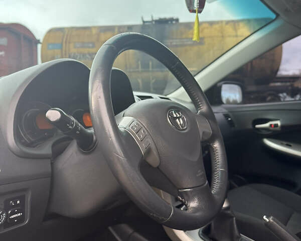 Синій Тойота Королла, об'ємом двигуна 1.6 л та пробігом 239 тис. км за 6900 $, фото 18 на Automoto.ua