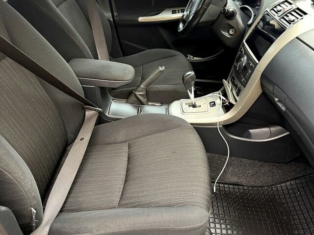 Синій Тойота Королла, об'ємом двигуна 1.6 л та пробігом 220 тис. км за 7000 $, фото 3 на Automoto.ua