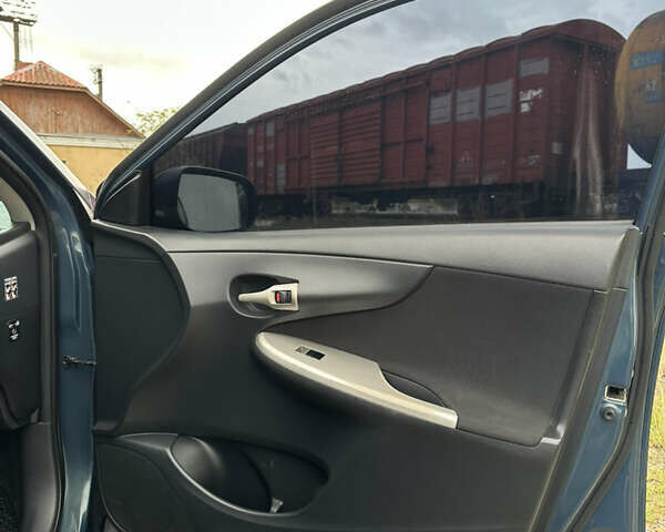 Синій Тойота Королла, об'ємом двигуна 1.6 л та пробігом 239 тис. км за 6900 $, фото 24 на Automoto.ua