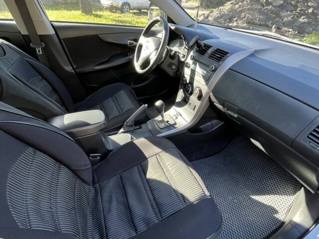 Синий Тойота Королла, объемом двигателя 1.6 л и пробегом 154 тыс. км за 7100 $, фото 4 на Automoto.ua