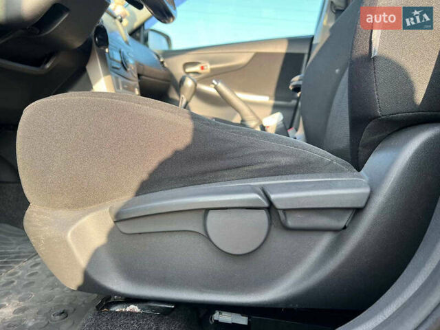 Синій Тойота Королла, об'ємом двигуна 1.6 л та пробігом 198 тис. км за 8690 $, фото 18 на Automoto.ua