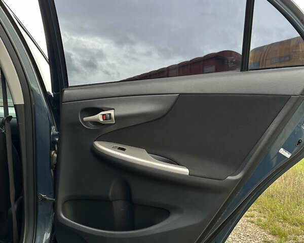 Синій Тойота Королла, об'ємом двигуна 1.6 л та пробігом 239 тис. км за 6900 $, фото 23 на Automoto.ua