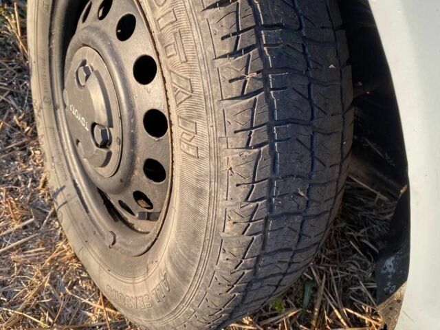 Зеленый Тойота Королла, объемом двигателя 1.3 л и пробегом 319 тыс. км за 800 $, фото 1 на Automoto.ua