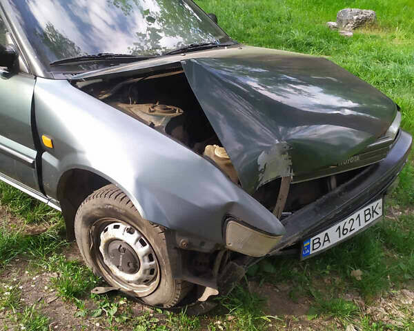 Зеленый Тойота Королла, объемом двигателя 1.3 л и пробегом 380 тыс. км за 400 $, фото 1 на Automoto.ua