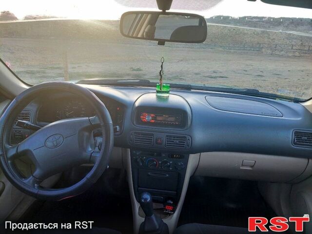 Зеленый Тойота Королла, объемом двигателя 1.6 л и пробегом 370 тыс. км за 3500 $, фото 4 на Automoto.ua