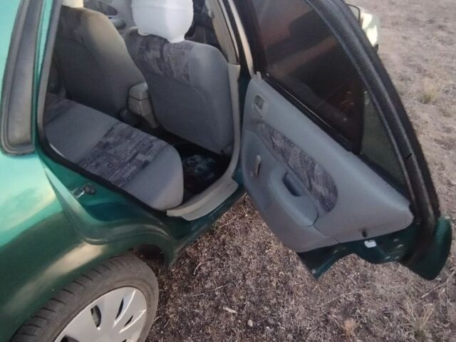 Зеленый Тойота Королла, объемом двигателя 1 л и пробегом 290 тыс. км за 2800 $, фото 6 на Automoto.ua