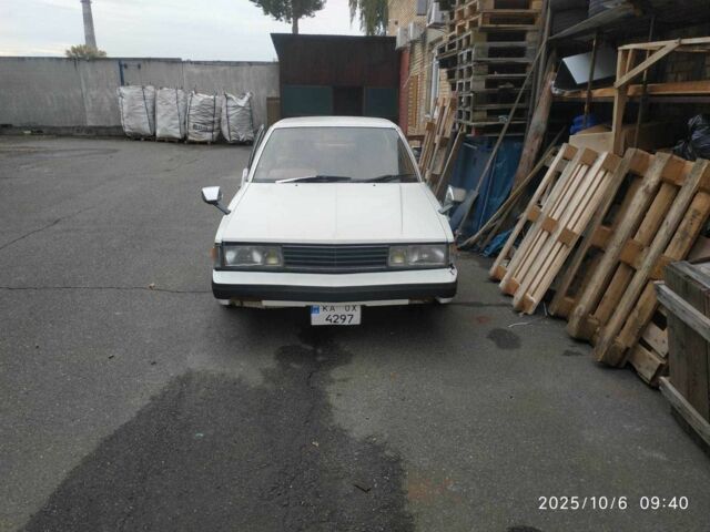 Белый Тойота Корона, объемом двигателя 1.8 л и пробегом 177 тыс. км за 3000 $, фото 1 на Automoto.ua