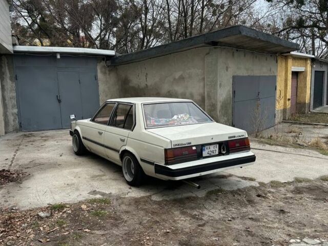 Белый Тойота Корона, объемом двигателя 1.8 л и пробегом 177 тыс. км за 3000 $, фото 6 на Automoto.ua