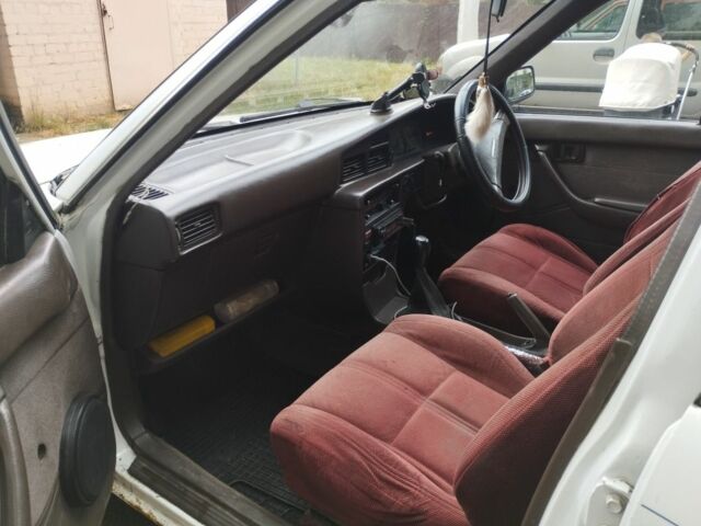 Белый Тойота Корона, объемом двигателя 1.5 л и пробегом 240 тыс. км за 1100 $, фото 2 на Automoto.ua