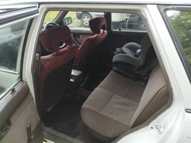 Белый Тойота Корона, объемом двигателя 1.5 л и пробегом 240 тыс. км за 1100 $, фото 1 на Automoto.ua