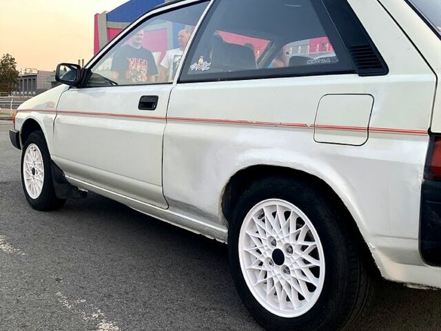 Белый Тойота Корса, объемом двигателя 1.3 л и пробегом 258 тыс. км за 2000 $, фото 1 на Automoto.ua