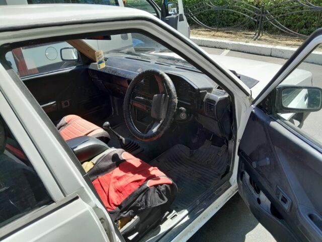 Белый Тойота Корса, объемом двигателя 1.3 л и пробегом 170 тыс. км за 400 $, фото 5 на Automoto.ua