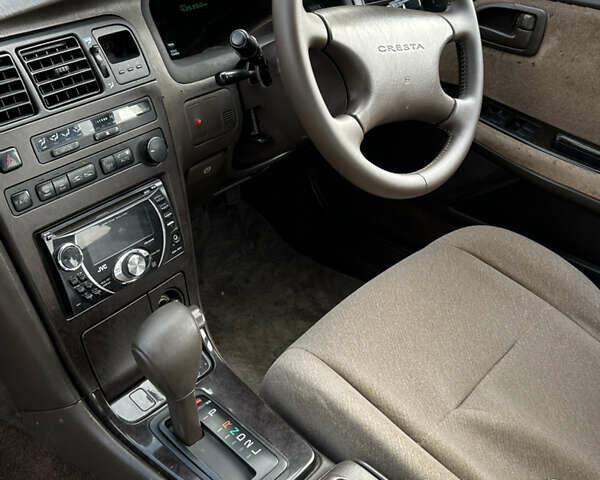 Білий Тойота Креста, об'ємом двигуна 2.5 л та пробігом 500 тис. км за 6000 $, фото 2 на Automoto.ua