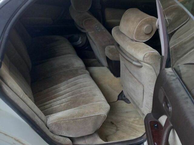 Белый Тойота Краун, объемом двигателя 2.5 л и пробегом 200 тыс. км за 3000 $, фото 5 на Automoto.ua