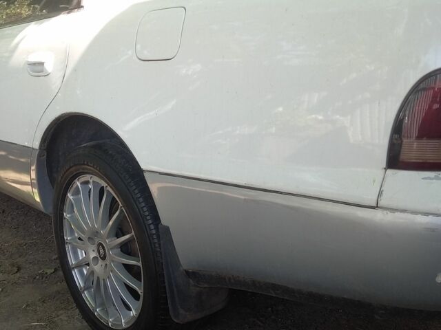 Белый Тойота Краун, объемом двигателя 2.5 л и пробегом 200 тыс. км за 3000 $, фото 2 на Automoto.ua