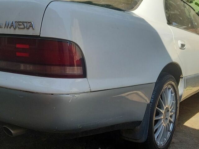 Белый Тойота Краун, объемом двигателя 2.5 л и пробегом 200 тыс. км за 3000 $, фото 1 на Automoto.ua