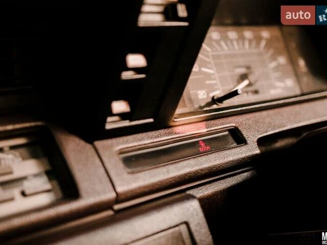 Бежевый Тойота Краун, объемом двигателя 1.99 л и пробегом 270 тыс. км за 10000 $, фото 2 на Automoto.ua