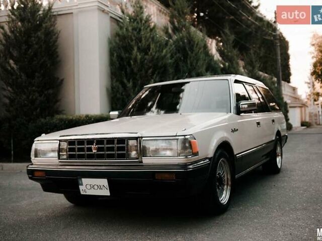 Бежевый Тойота Краун, объемом двигателя 1.99 л и пробегом 270 тыс. км за 10000 $, фото 12 на Automoto.ua