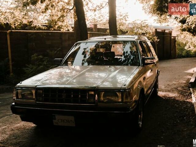 Бежевый Тойота Краун, объемом двигателя 1.99 л и пробегом 270 тыс. км за 10000 $, фото 8 на Automoto.ua