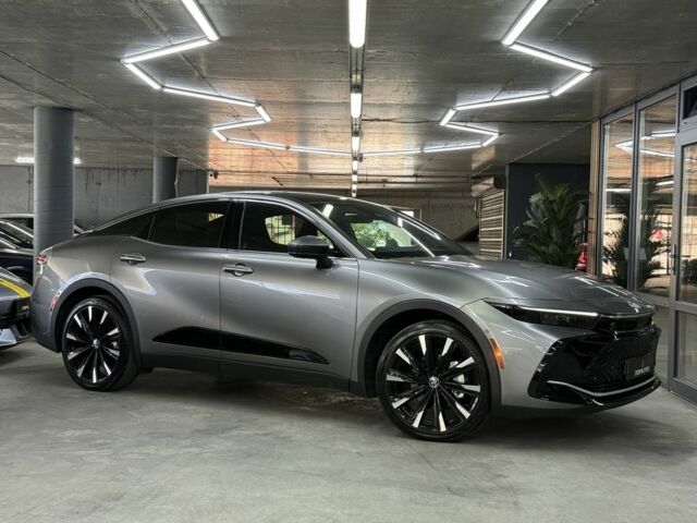 Серый Тойота Краун, объемом двигателя 0 л и пробегом 23 тыс. км за 45900 $, фото 2 на Automoto.ua