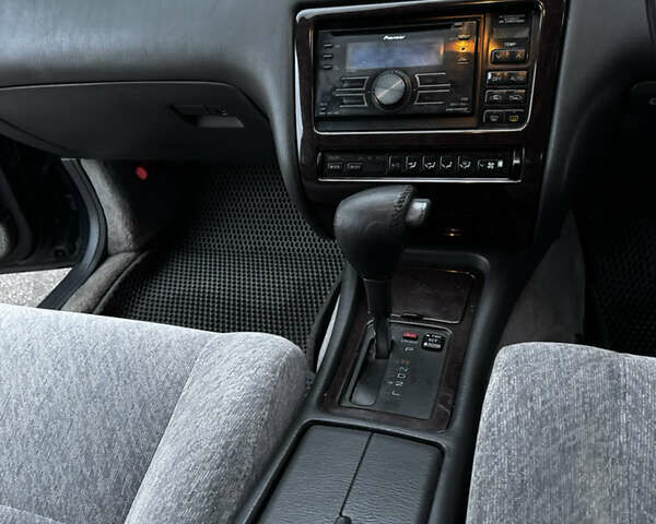 Зеленый Тойота Краун, объемом двигателя 2.5 л и пробегом 470 тыс. км за 3000 $, фото 17 на Automoto.ua