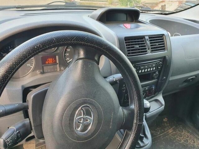 Белый Тойота Другая, объемом двигателя 2 л и пробегом 250 тыс. км за 9500 $, фото 2 на Automoto.ua